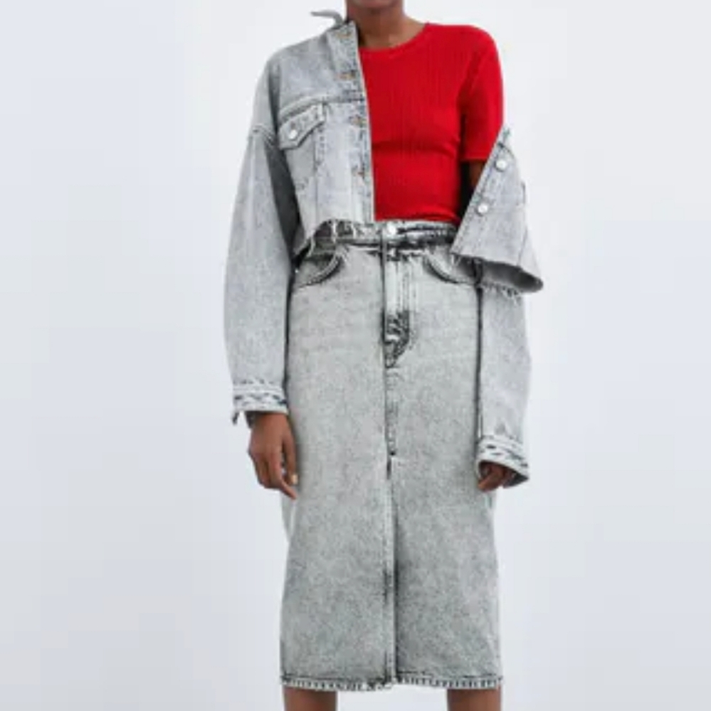 BNWT- Zara knit t-shirt SZ -M